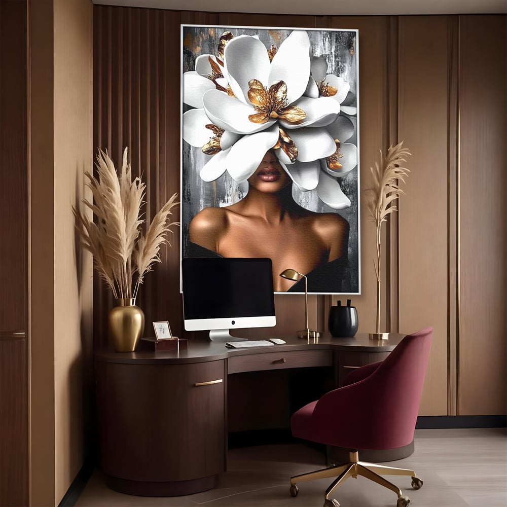 Tablou canvas cu tablou canvas cu femeie si magnolie alba, in rama de aluminiu argintiu, pe perete intr-un birou